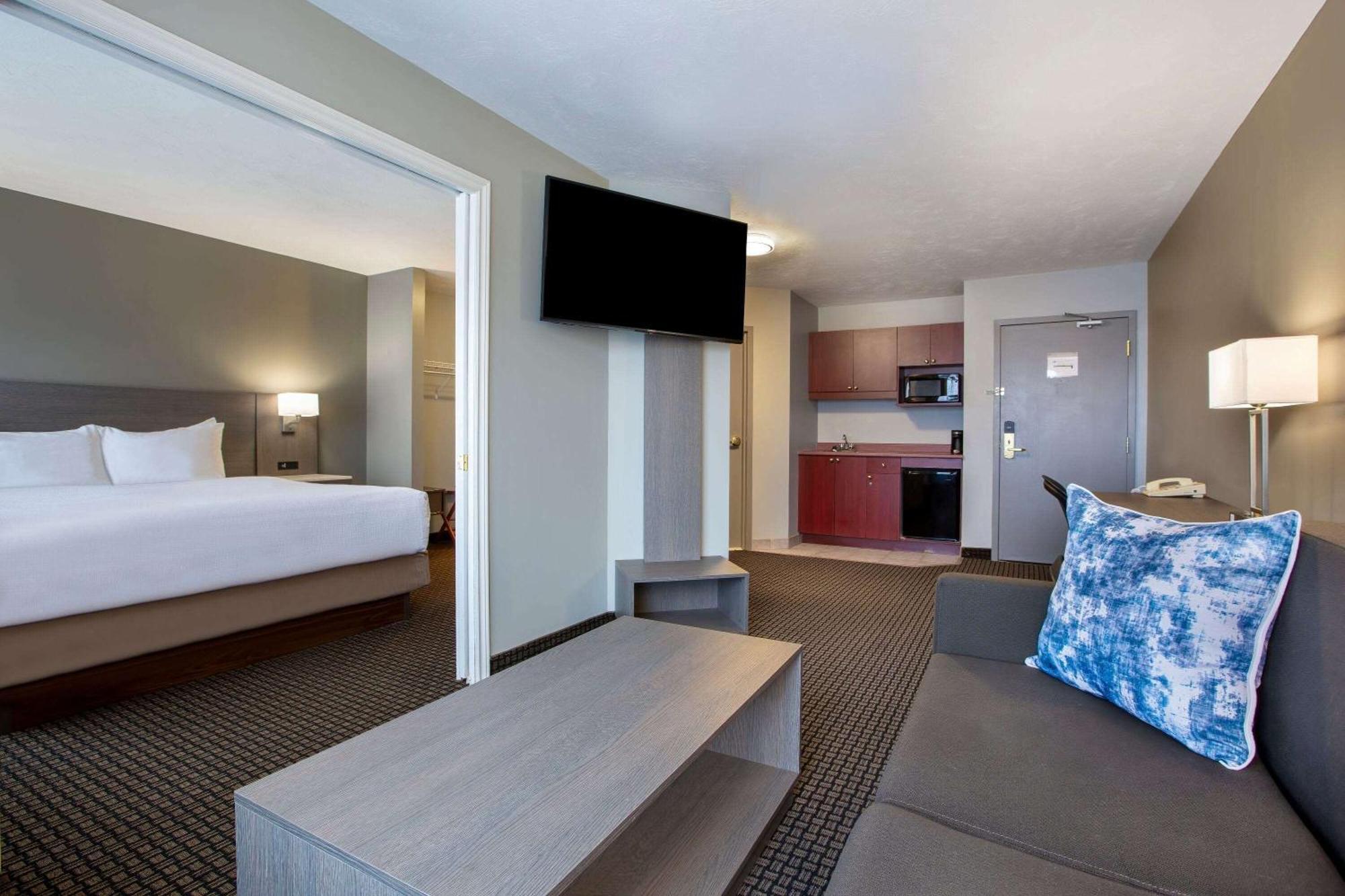 Days Inn & Suites By Wyndham Moncton Exterior foto